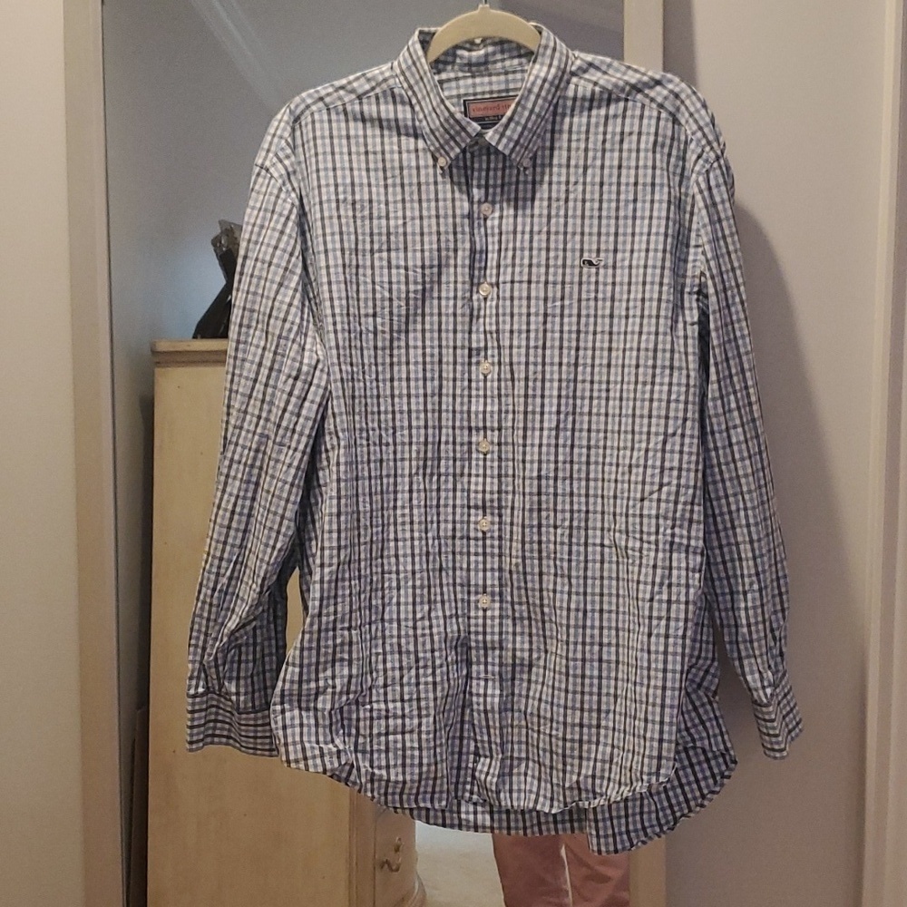 Vineyard vines blue and white whale shirtbutton - EUC (49)